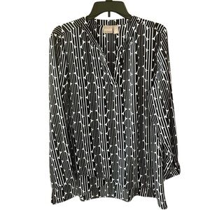 Chico’s Sz L Black White Geo Print Long Sleeve Blouse Tulip Hem Split Collar